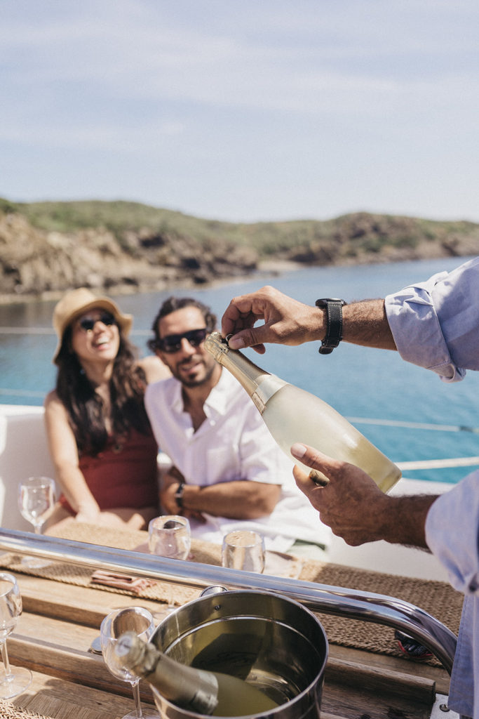 MENORCA EN VELERO excursiones privadas en barco en menorca